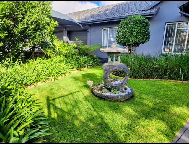 4 BEDROOM HOUSE FOR SALE IN HELIKONPARK